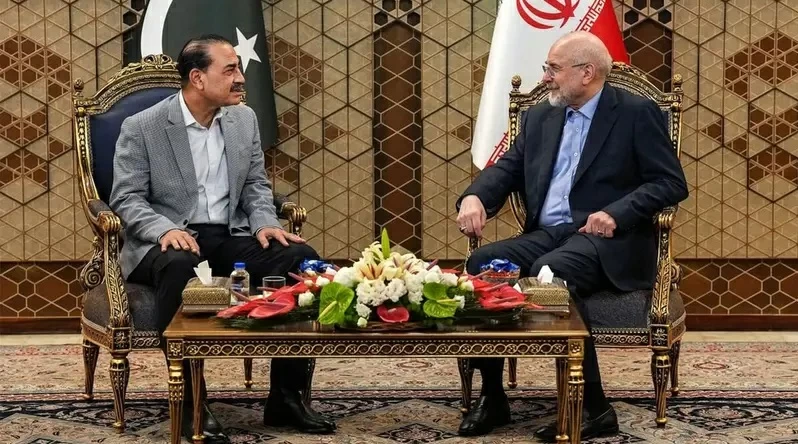 قائد الجيش الباكستاني يغادر طهران.. ومسؤول إيراني: الفجوات كبيرة مع واشنطن