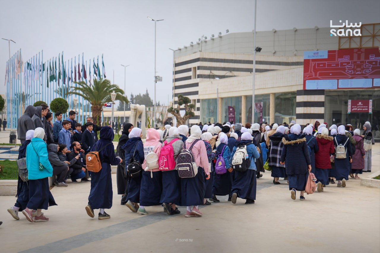 توافد الزوار إلى معرض دمشق الدولي للكتاب بيومه العاشر