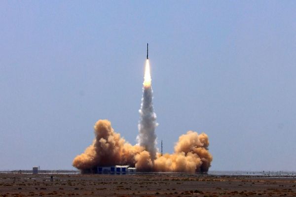 فاينانشال تايمز: إيران استخدمت قمر تجسس صينيا لاستهداف قواعد أمريكية