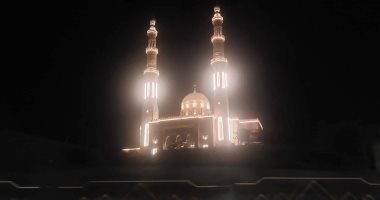 النور يتجدد فى قلب التاريخ.. مسجد الطابية فى أسوان يستعيد بريقه بهوية ولمسة عصرية.. إضاءة مبهرة تعانق السماء وحدائق تستعيد رونقها.. المحافظ: إحياء موقع تاريخى.. والأهالى: التطوير يعيد الاعتبار للمسجد.