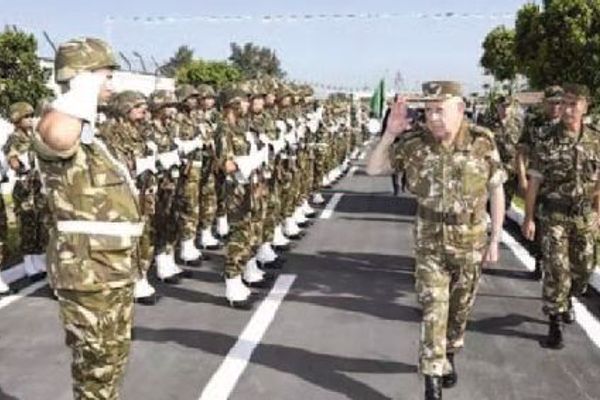 الفريق أول شنقريحة في زيارة عمل وتفتيش إلى الناحية العسكرية الثالثة