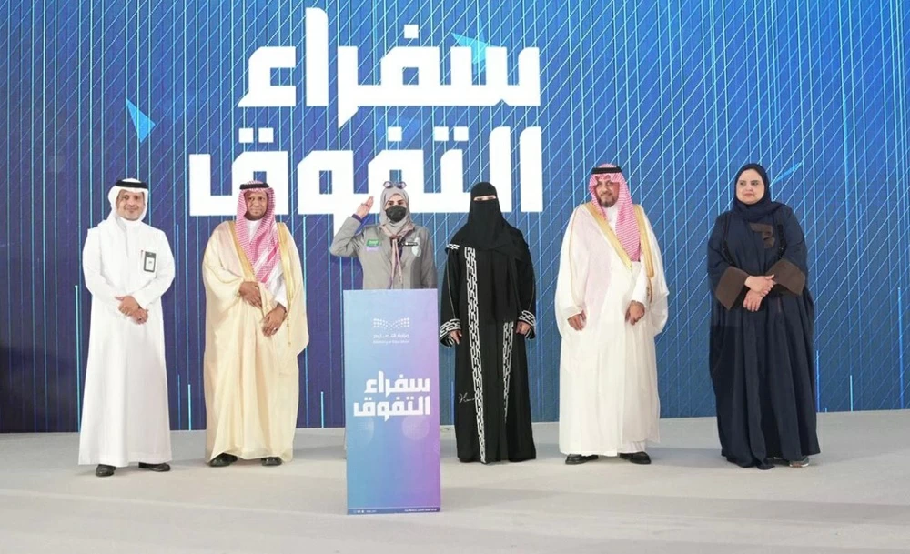 عبير الزهراني.. شغف القيادة يتوّجها بأول شارة خشبية في جدة