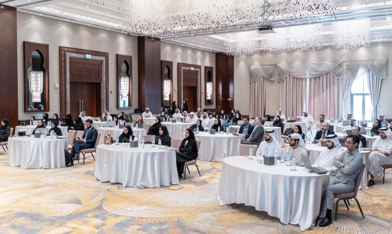 برنامج عجمان للتميز.. ينظم ورشة تعريفية لمرشحي "جائزة الموظف الحكومي المتميز"