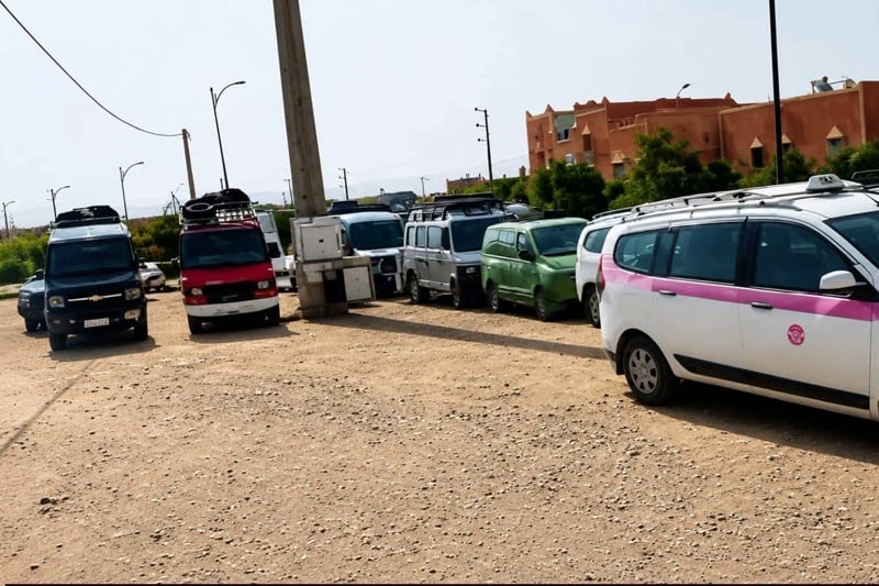 مهنيو نقل مدينة قلعة مكونة يحتجون