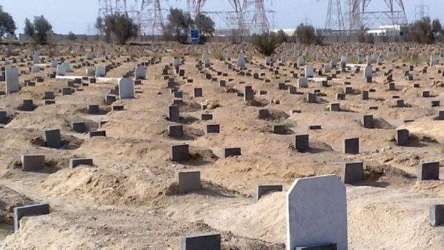 هل الميت يُعذَّب في قبره إذا كان عليه ديون؟