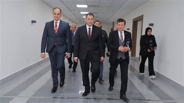 محافظ دمياط يتابع ملفات المواطنين ويراجع منظومة الطوارئ