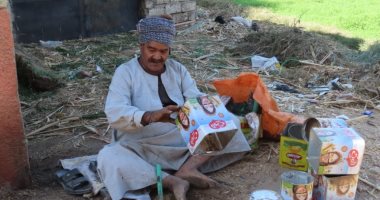 الرزق من الطرقات.. حكاية عم جمال أقدم رحالة الصفيح في قنا