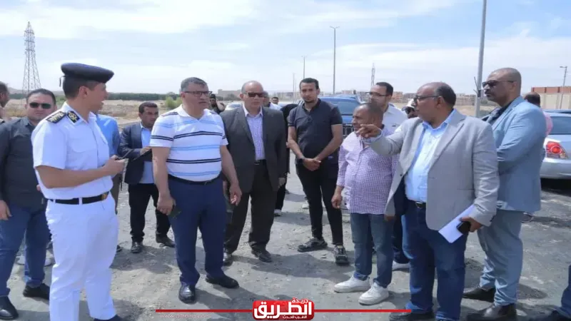 محافظ قنا يتفقد مجمع المواقف والمزلقان بمدينة قنا الجديدة ويتابع مطالب المواطنين
