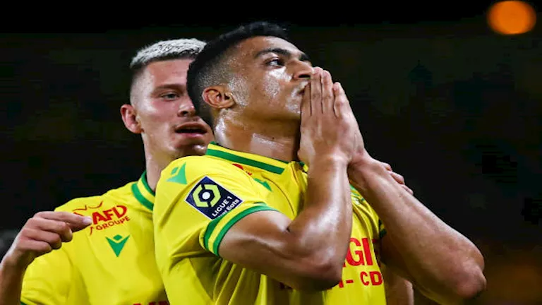 10 صور من إفطار مصطفي محمد ولاعبى نانت في مباراة لوهافر