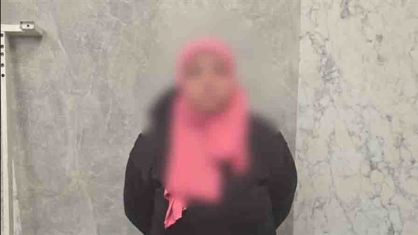 ضبط سيدة سرقت حقيبة أموال من داخل محل بالقاهرة بعد تداول فيديو الواقعة