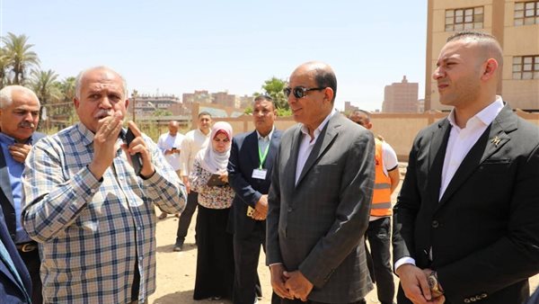 محافظ المنيا يعاين قطعة أرض بمغاغة لإقامة مدرسة ابتدائي