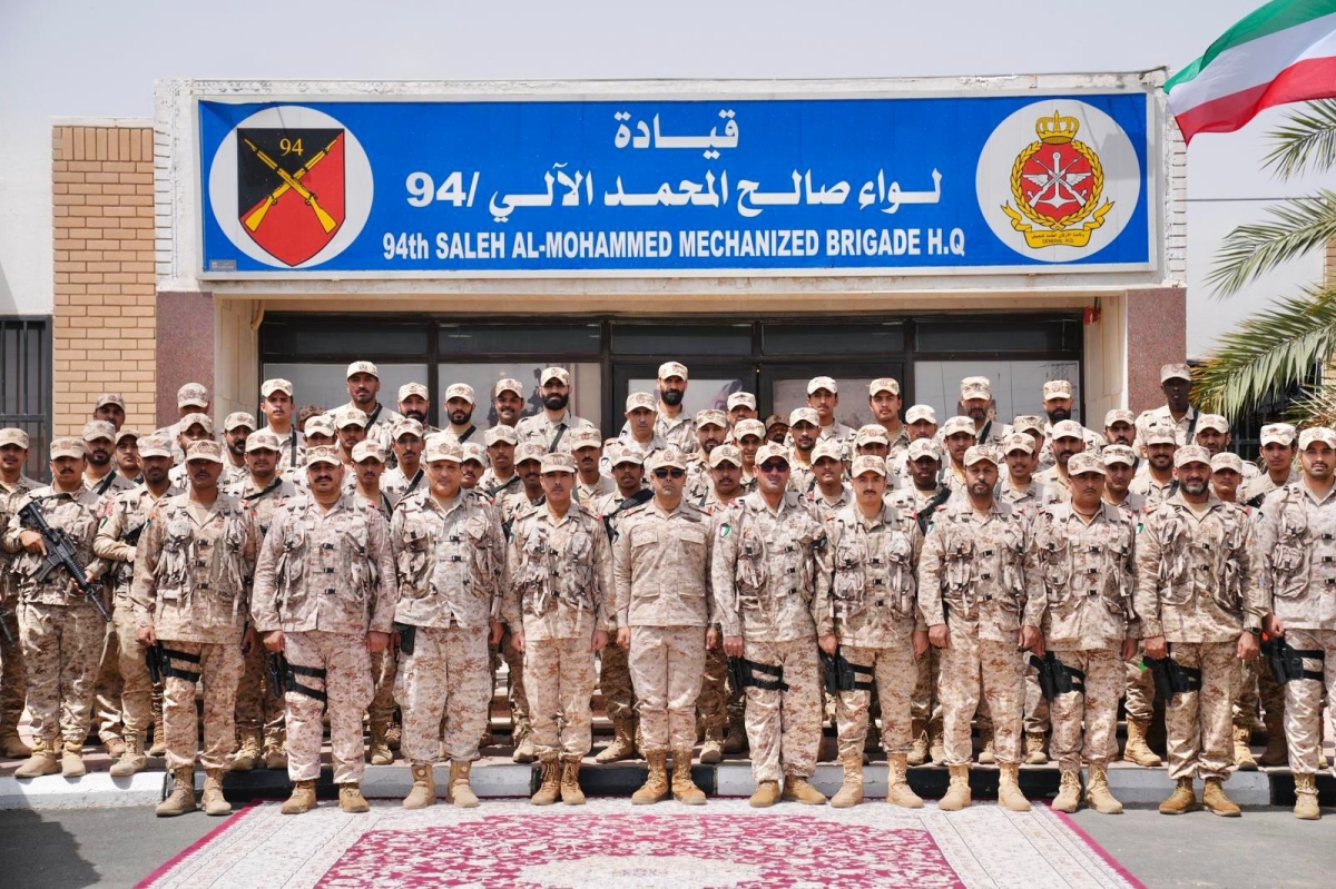 نائب رئيس الأركان يثني على انضباط منتسبي الجيش وجاهزيتهم