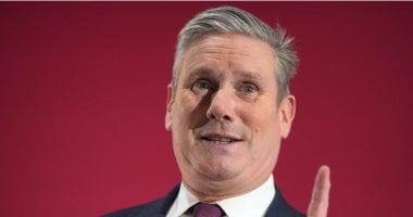 الأزمات تعصف بشعبية حزب العمال الحاكم.. مطالب متكررة لرئيس وزراء بريطانيا بإفساح المجال لقائد آخر.. جارديان: ستارمر غير محبوب على الإطلاق.. ونواب: الغضب العارم منه يعكس حجم الإحباط من النظام