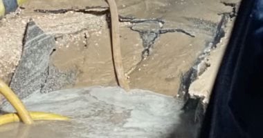 إصلاح عطل بخط المياه بمدخل الشهداء الرئيسى