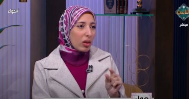 هل يجوز للمرأة كشف عورتها أمام بناتها؟