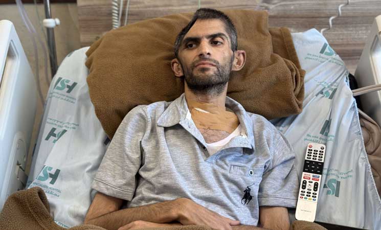 جوّعته إسرائيل بسجونها.. مجاهد ينعتق بوزنٍ منهك ونزيف دماغي