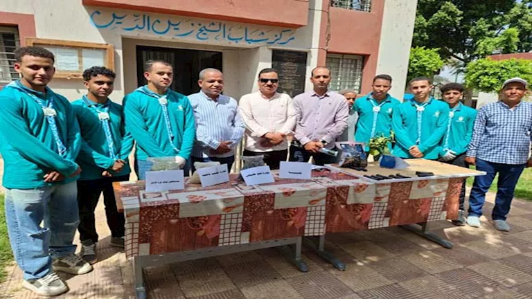 قصة شباب في سوهاج حوّلوا "ورد النيل" لمشروع اقتصادي مربح