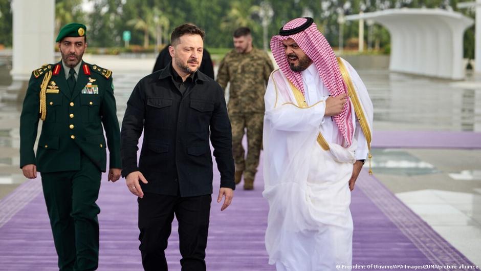 أوكرانيا والخليج.. تحالف جديد في مواجهة "حرب المسيّرات"؟