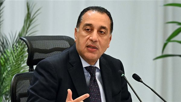 مدبولي يكرم الوزراء السابقين خلال أول اجتماع للحكومة بتشكيلها الجديد