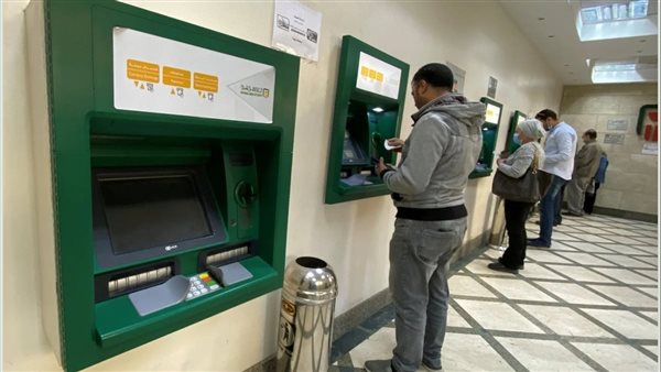 بدون زيارة الـATM.. رئيس البنك الأهلي يكشف عن حلول بديلة لسحب الأموال