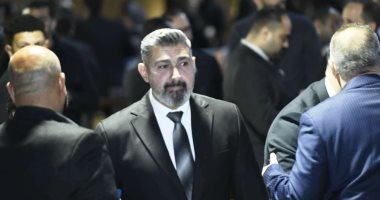 هيفاء وهبي ونادية مصطفى وأنوشكا وياسر جلال في عزاء هاني شاكر (فيديو)