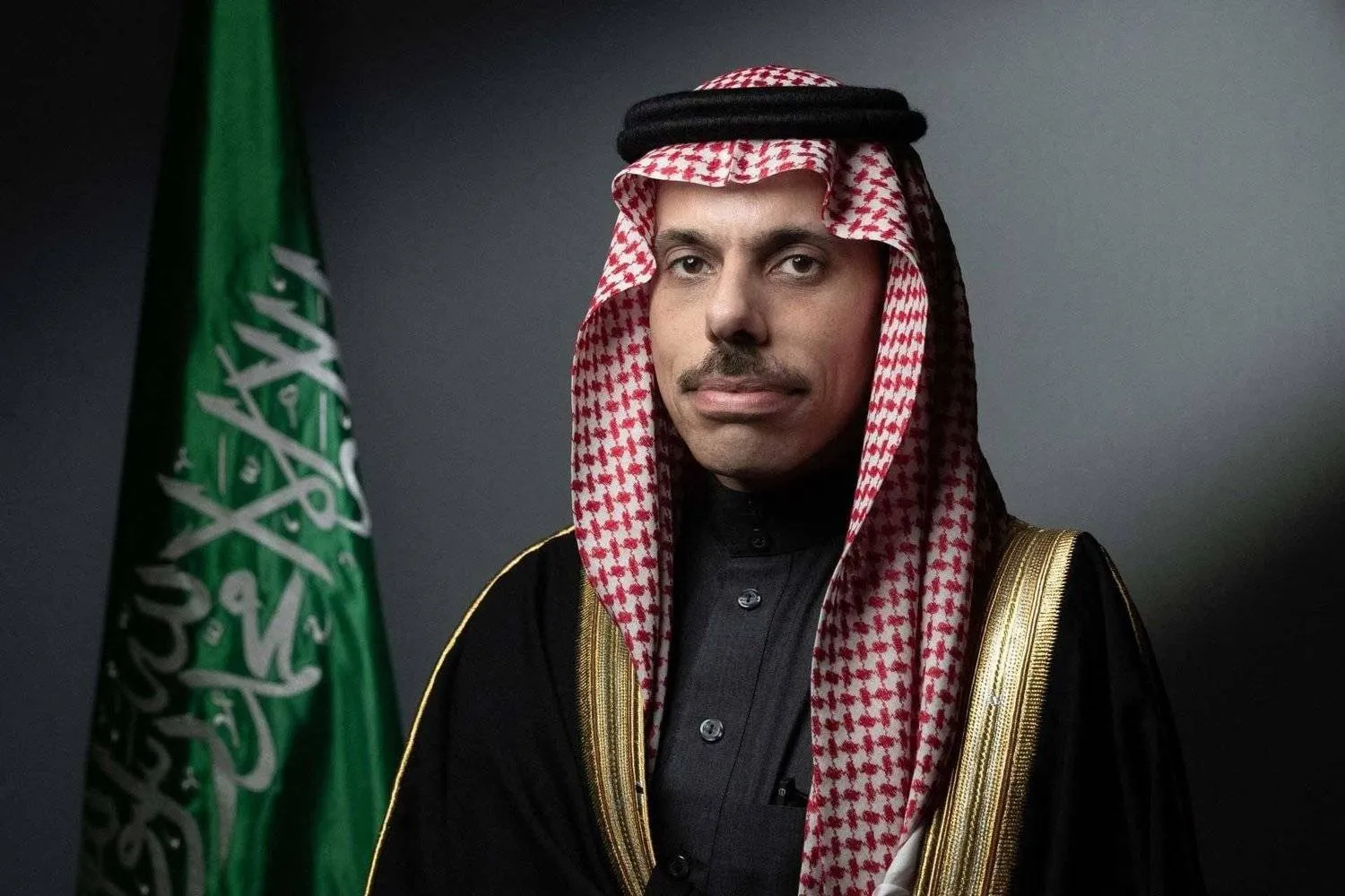 وزير الخارجية يتلقى اتصالا هاتفيا من نظيره الأوكراني