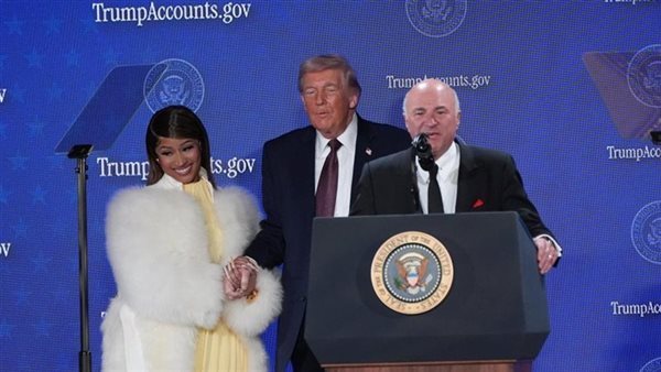 بعد لقائها المثير بترامب، نيكي ميناج تعلن اعتزالها الموسيقى والتفرغ للعمل السياسي