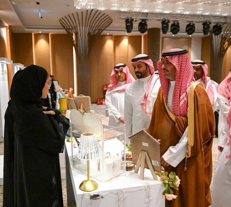 محافظ جدة يشارك الأيتام وأسرهم إفطار رمضان
