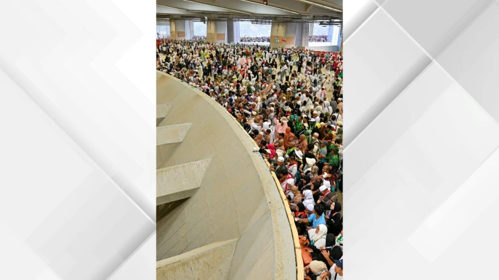 بين التكبير والدعاء.. 49 حصاة تختصر مشهد رمي الجمرات في منى