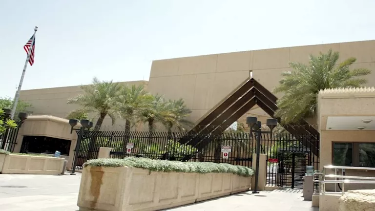 السفارة الأمريكية تحذر من هجمات صاروخية وشيكة على مدينة الدمام السعودي