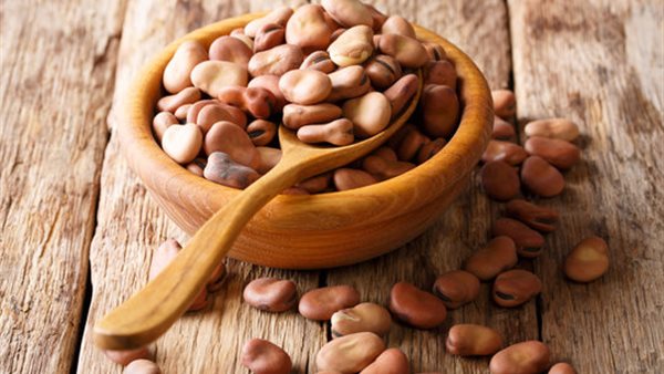 أسعار مخفضة للفول المعبأ بمعارض السلع الغذائية استعدادا لشهر رمضان