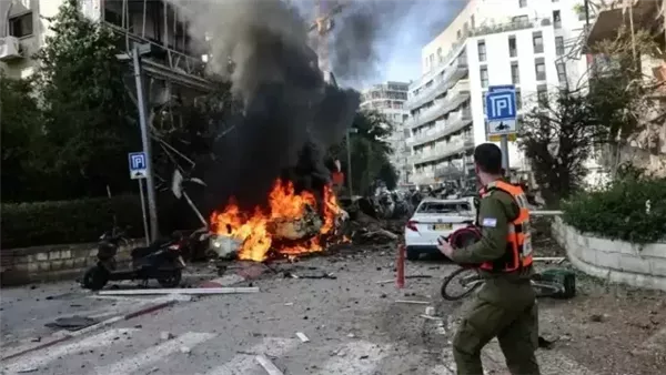 الإسعاف الإسرائيلي: سقوط شظايا صاروخية في 6 مدن وسط إسرائيل ورأس حربي متفجر في رامات هشارون