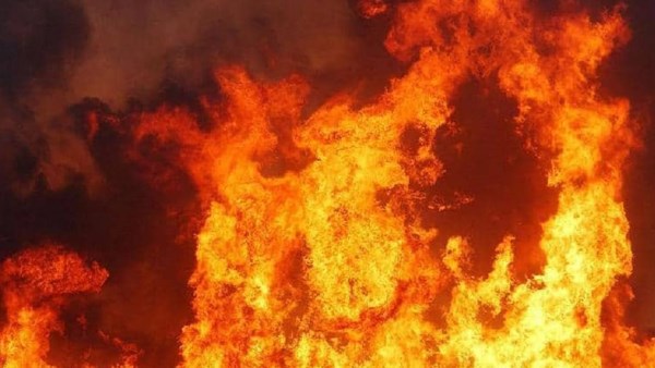 السيطرة على حريق مخلفات كاوتش أعلى عقار في بنها دون خسائر بشرية