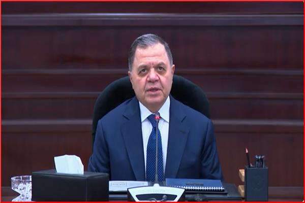 وزير الداخلية يوجه بالتصدي لمحاولات احتكار السلع والتلاعب بالأسعار