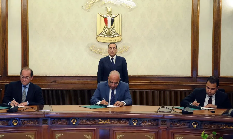 رئيس الوزراء يشهد توقيع بروتوكول تمويل مشروعات طاقة جديدة ومتجددة بين “تحيا مصر” ووزارتي