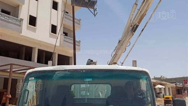 صيانة أعطال الإنارة ورفع كفاءة الإضاءة بشوارع مدينة الحمام لتحسين الخدمات للمواطنين