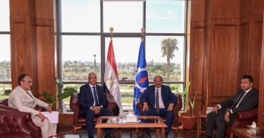 محافظ السويس يبحث مع رئيس رقابة الصادرات تطوير منظومة العمل بالموانئ