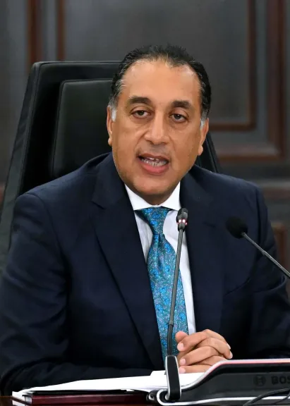 مدبولي يعلن دراسة العمل عن بعد أسبوعيًا مع حزمة إجراءات لترشيد الكهرباء