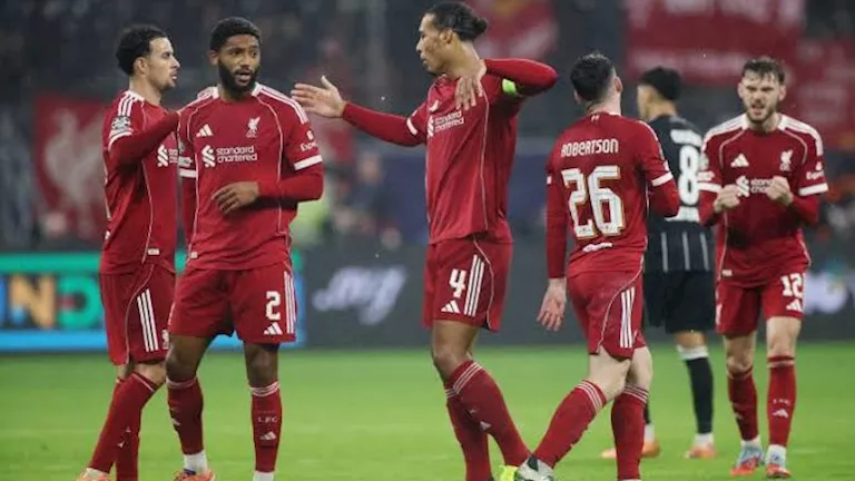 ليفربول يجدد عقد نجم الفريق حتى 2031