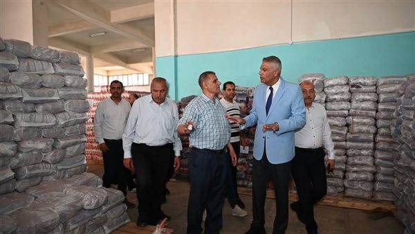 محافظ جنوب سيناء يتفقد مجمع السلع الغذائية والمخبز الآلي بطور سيناء