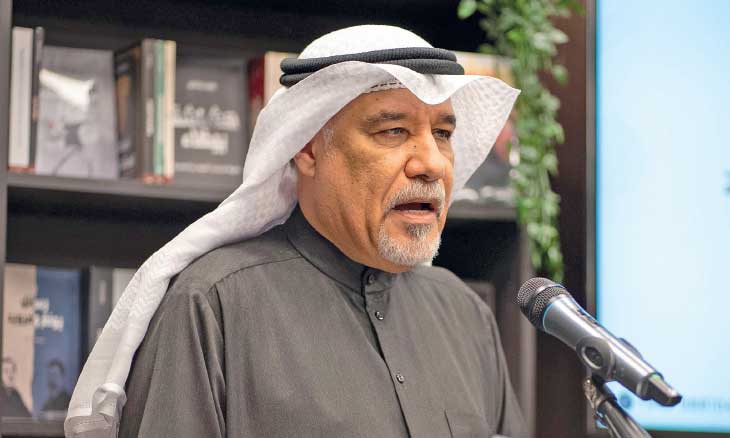 الشاعر دخيل الخليفة: نكتب بحثاً عن أشياء تُبقينا في حالة نقص خلّاق