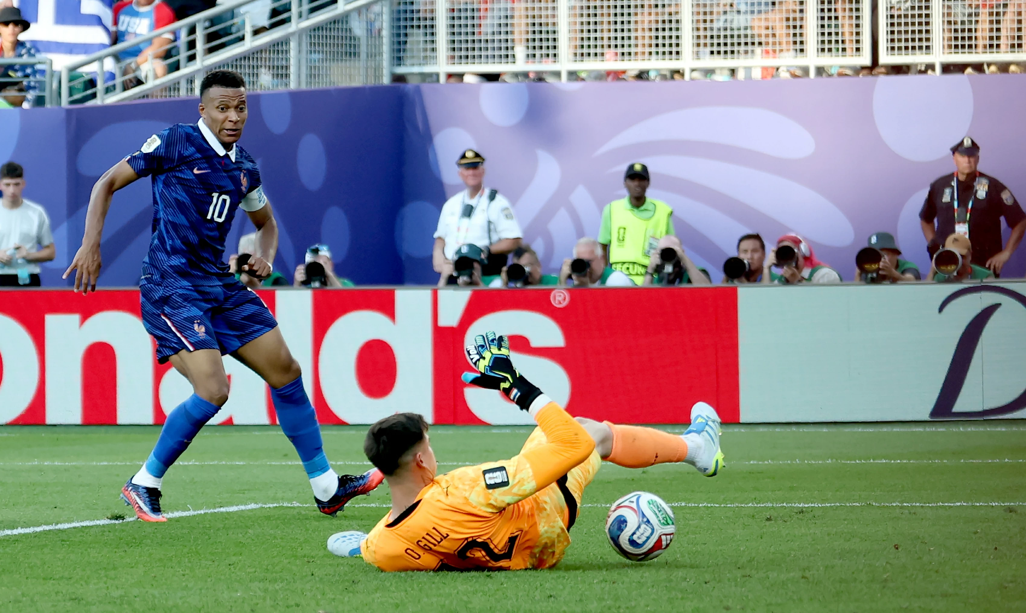 مبابي لا يتوقف.. 19 هدفاً في 19 مباراة بكأس العالم