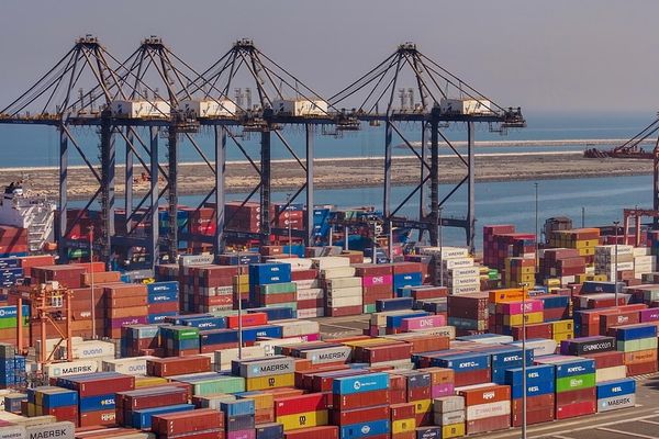 الميزان التجاري لسلطنة عُمان يسجل فائضًا بأكثر من 6 مليارات ريال عُماني