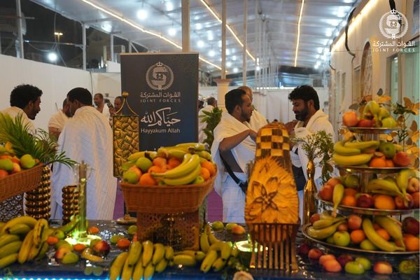 القوات المشتركة تواصل تقديم خدماتها لذوي الشهداء والمصابين من القوات المسلحة اليمنية في مشعر منى