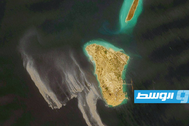 مرصد بيئي: التسرب النفطي المفترض قبالة جزيرة خرج الإيرانية سببه البنية التحتية