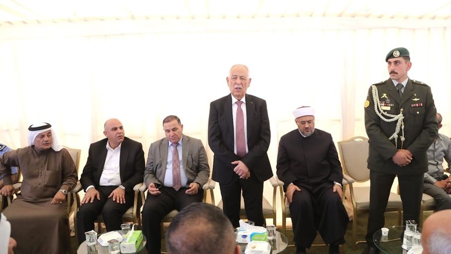 مندوبا عن الملك وولي العهد.. العيسوي يعزي عشائر الشطناوي والزيود وأبو شريعة والمجالي والدهيسات