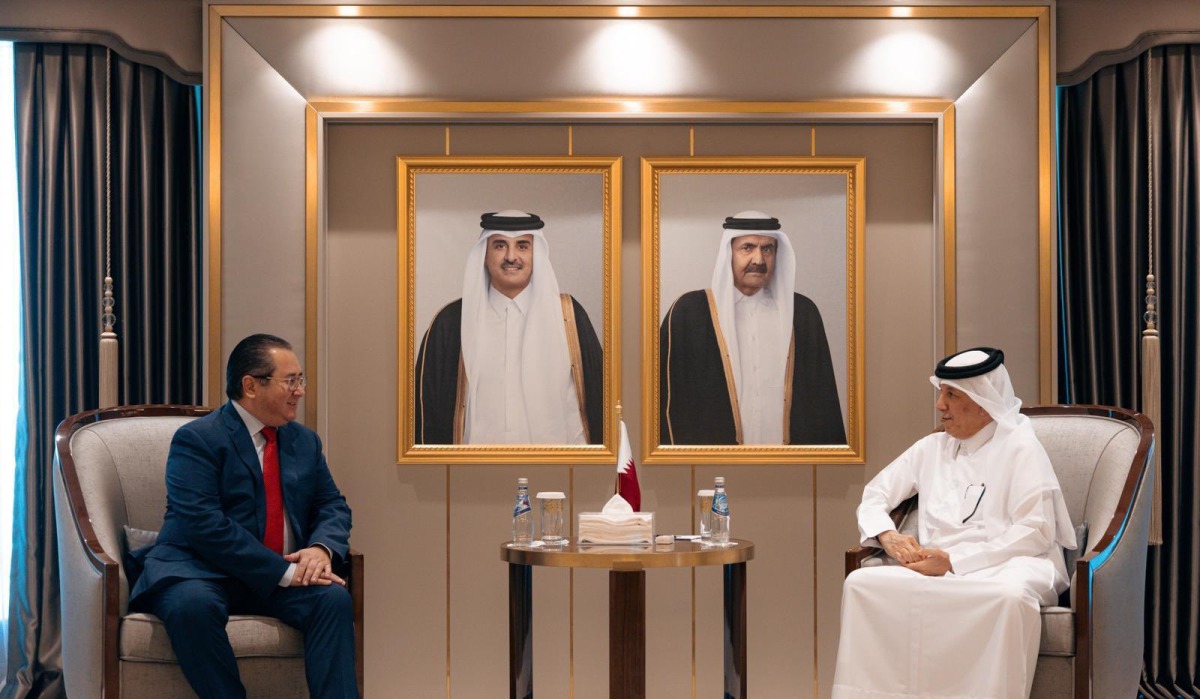 ‫ وزير الدولة للشؤون الخارجية يودع سفير كازاخستان