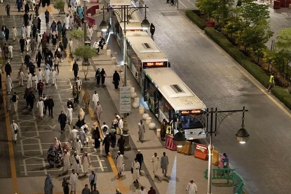 8 مسارات لنقل المصلين إلى المسجد النبوي