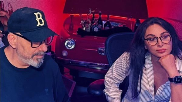 من الاستوديو، إليسا تتابع المراحل النهائية لألبومها الجديد قبل طرحه