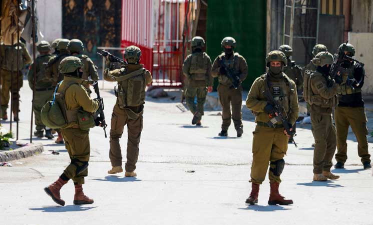 الضفة.. جيش الاحتلال يصيب 3 فلسطينيين ويعتقل 9 ويقتحم مسجدا
